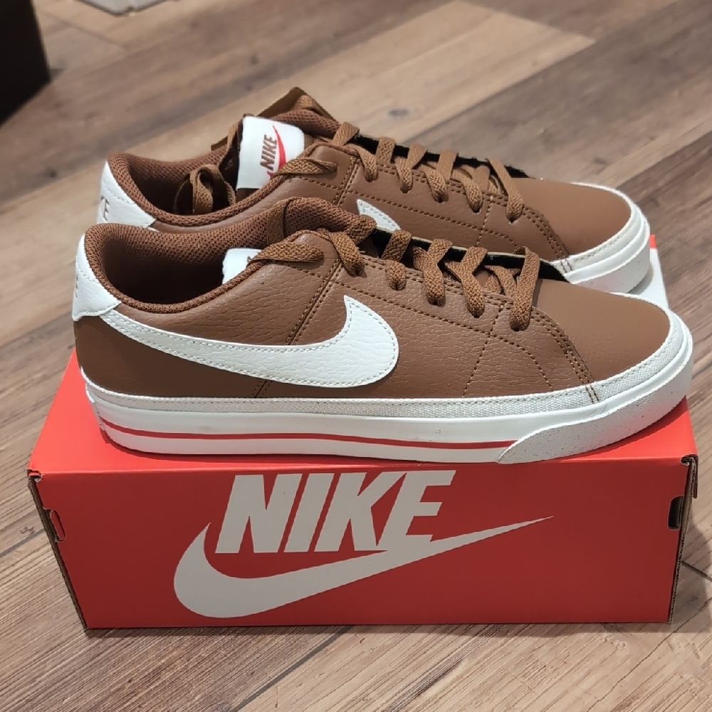 Nike Women's's Classic Brown and White Sneakers